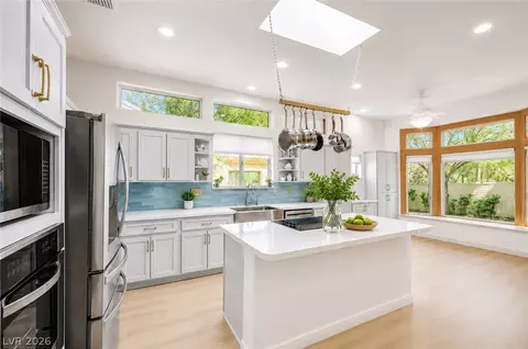 2110 Spring Water Dr, Las Vegas, NV 89134