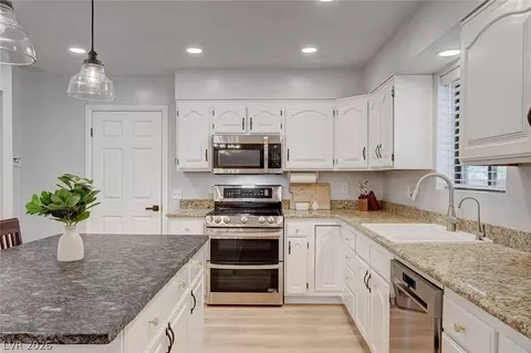 Kitchen - 3765 Berkeley St, Logandale, NV 89021 photo 4 of 5
