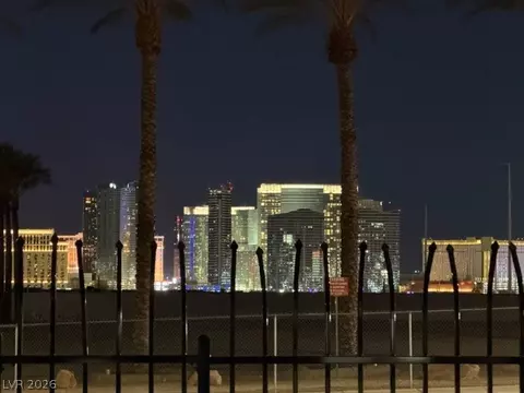 4450 Sandy River Dr #88, Las Vegas, NV 89103