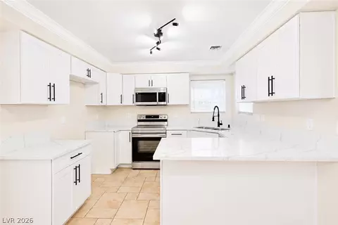 Kitchen - 2155 Athol Way, Laughlin, NV 89029 photo 2 of 4