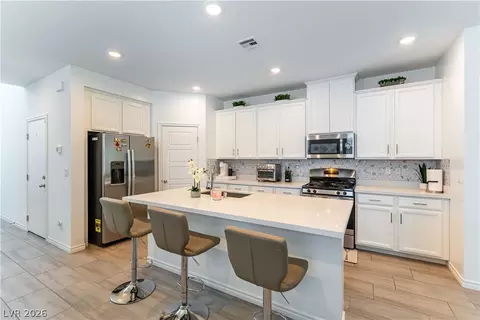 6807 Bayou Hollow Ave, Las Vegas, NV 89156