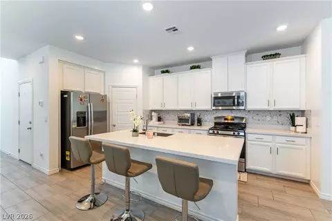 6807 Bayou Hollow Ave, Las Vegas, NV 89156