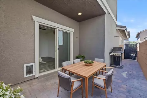 Exterior - 937 E Sunset Rd, Henderson, NV 89011 photo 3 of 8