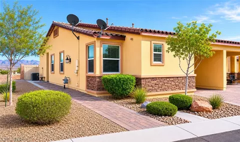 2722 Chinaberry Hill St, Laughlin, NV 89029