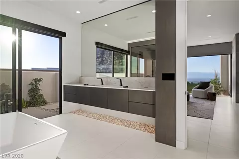 Bath - 8 Chisel Crest Ct, Henderson, NV 89012 photo 4 of 5