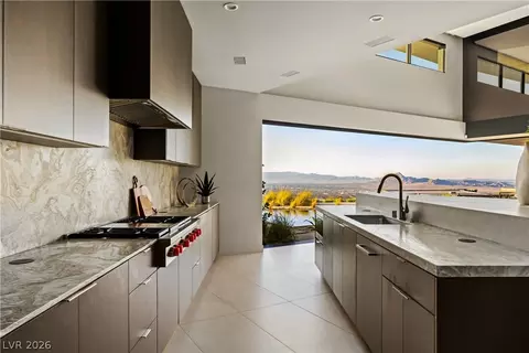 Kitchen - 8 Chisel Crest Ct, Henderson, NV 89012 photo 6 of 8
