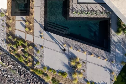 Exterior - 8 Chisel Crest Ct, Henderson, NV 89012 photo 4 of 16