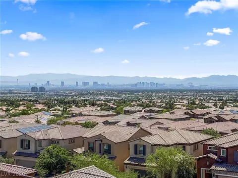 180 Petaluma Valley Dr, Las Vegas, NV 89138