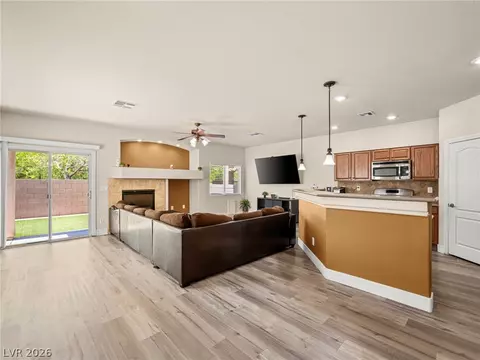 6495 Clara Bow Ave #103, Las Vegas, NV 89122