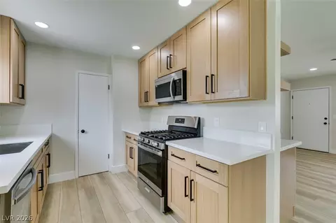 4036 Maple Hill Rd, Las Vegas, NV 89115
