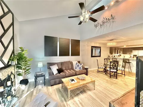 2700 Lodestone Dr, Las Vegas, NV 89117