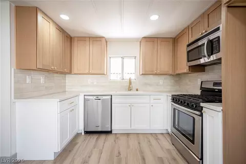 3486 Haleakala Dr, Las Vegas, NV 89122