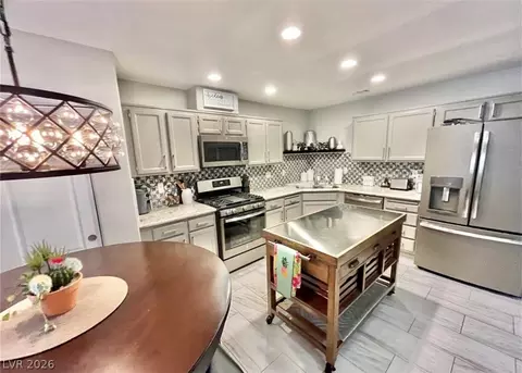 Kitchen - 2205 Camel Mesa Dr, Laughlin, NV 89029 photo 7 of 10