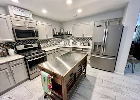 Kitchen - 2205 Camel Mesa Dr, Laughlin, NV 89029 photo 9 of 10