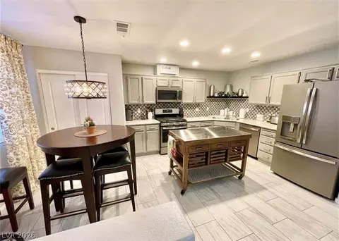 Kitchen - 2205 Camel Mesa Dr, Laughlin, NV 89029 photo 3 of 10