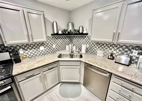 Kitchen - 2205 Camel Mesa Dr, Laughlin, NV 89029 photo 5 of 10
