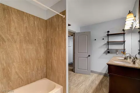 Bath - 672 8th St, Boulder City, NV 89005 photo 3 of 7
