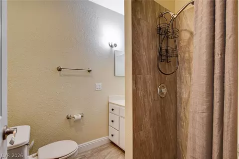 Bath - 672 8th St, Boulder City, NV 89005 photo 6 of 7