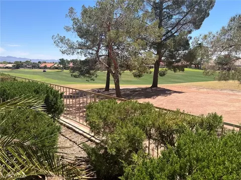 2712 Crown Ridge Dr, Las Vegas, NV 89134