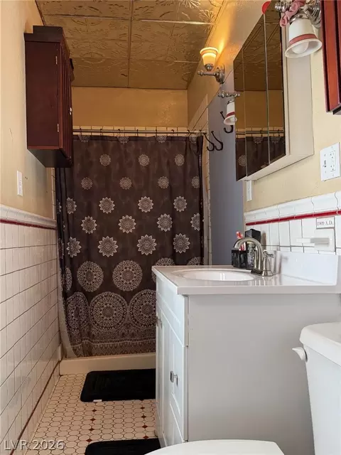 Bath - 949 Avenue H, Ely, NV 89301 photo 3 of 3