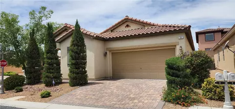 3 Crooked Putter Dr, Las Vegas, NV 89148
