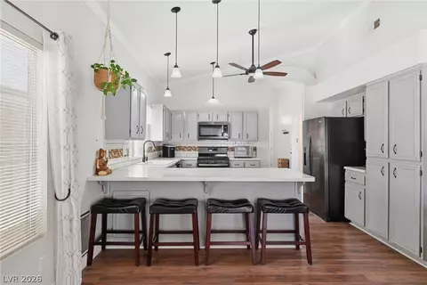 8121 Dolphin Landing Dr, Las Vegas, NV 89128
