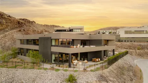 625 Sleeping Dragon Dr, Henderson, NV 89012