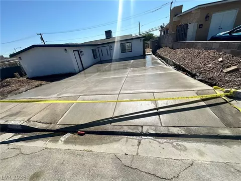 3182 Palmdale St, Las Vegas, NV 89121