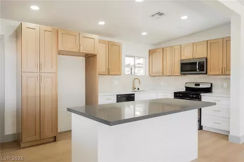 1124 Nassau Dr, Las Vegas, NV 89108