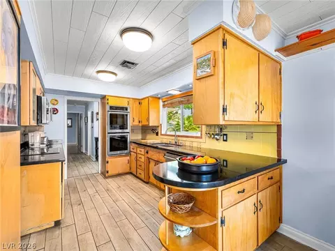 521 Sweeney Ave, Las Vegas, NV 89104
