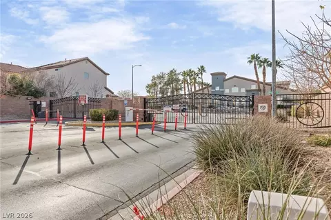 6786 Travertine Ln, Las Vegas, NV 89122