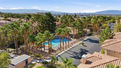251 S Green Valley Pkwy #421, Henderson, NV 89012