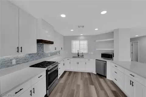 7829 Falling Pines Pl, Las Vegas, NV 89143