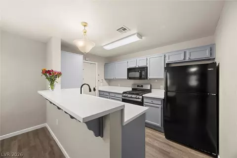 8452 Boseck Dr #154, Las Vegas, NV 89145