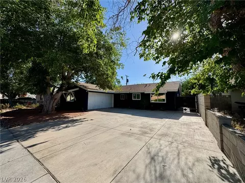 26 Zircon Cir, Las Vegas, NV 89106