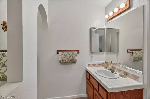 Bath - 2055 Cholla Way, Laughlin, NV 89029 photo 1 of 8