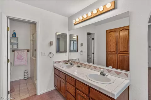 Bath - 2055 Cholla Way, Laughlin, NV 89029 photo 4 of 8