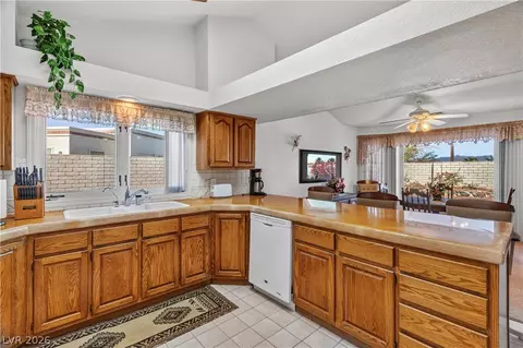 Kitchen - 2055 Cholla Way, Laughlin, NV 89029 photo 4 of 6