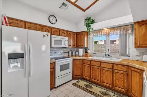 Kitchen - 2055 Cholla Way, Laughlin, NV 89029 photo 3 of 6
