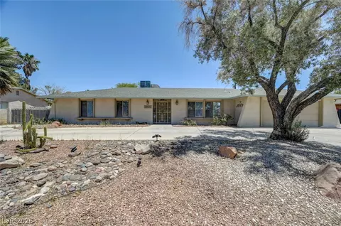 1900 Stonehaven Dr, Las Vegas, NV 89108