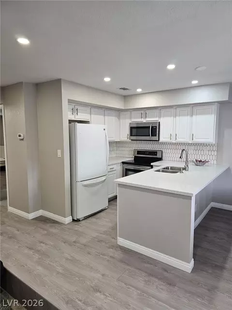 4425 Woodpine Dr #106, Las Vegas, NV 89119
