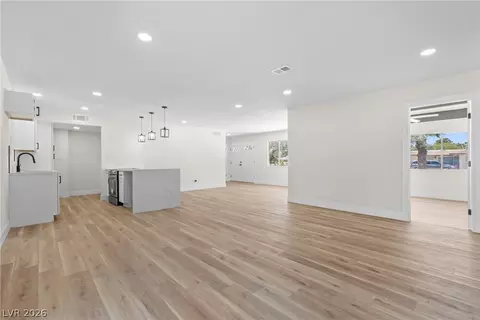 3200 Silver Saddle St, Las Vegas, NV 89169