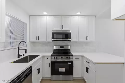 2341 Wooster Cir #B, Las Vegas, NV 89108