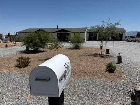 2951 Palm Dr, Pahrump, NV 89060