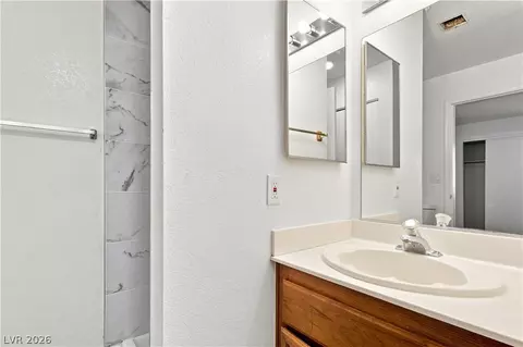 Bath - 2160 Highpointe Dr #102, Laughlin, NV 89029 photo 2 of 6