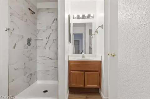 Bath - 2160 Highpointe Dr #102, Laughlin, NV 89029 photo 3 of 6