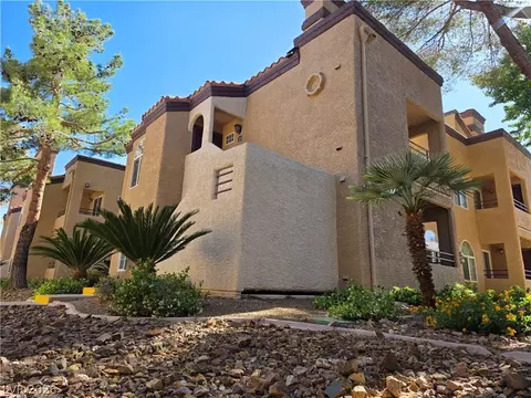 9325 W Desert Inn Rd #226, Las Vegas, NV 89117