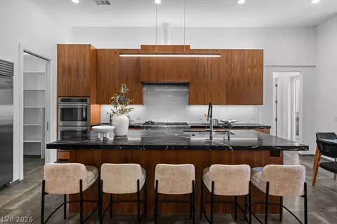 628 Edgebrook Dr, Las Vegas, NV 89145