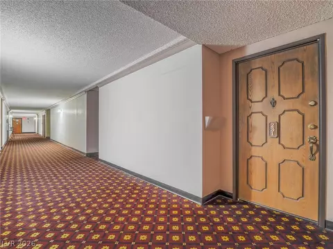 725 N Royal Crest Cir #231, Las Vegas, NV 89169
