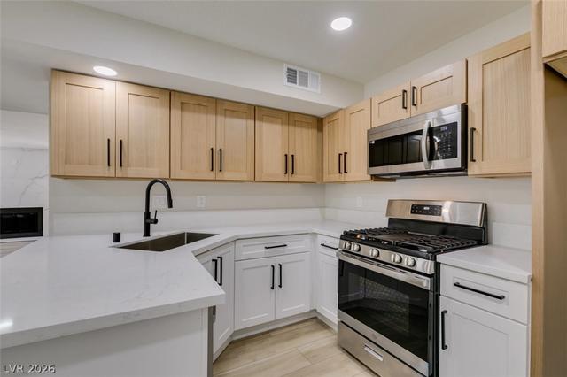 59 Sirnoble St, Las Vegas, NV 89110